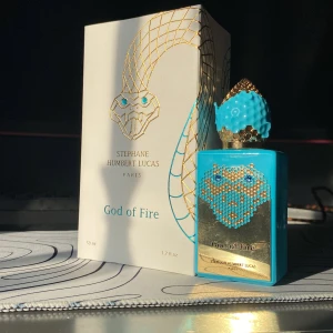 Stephane humbert lucas/god of fire - Den är sparsamt använd och har ungefär 45 ml kvar. Köptes för 2250kr på crime passionnel  Priset kan diskuteras vid snabb affär ❗️inga byten ❗️