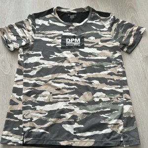 Tränings t-shirt  - Skön tränings t-shirt använd ett par gånger.