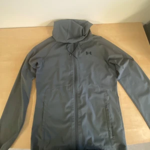 UnderArmour Vindjacka (S) - Senast bud 899kr Storlek S