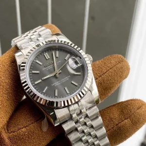 Seiko mod 39mm  - This high-quality mechanical watch features an open case back, is water-resistant, and includes a bracelet with a micro-adjust feature for a perfect fit.