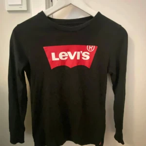 Fin Levi’s tröja 🌟 - Stl 140. Mycket bra skick 💕
