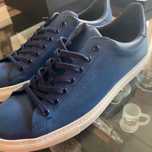 Blåa märkes skor för män  - Helt orörda fina blå skor. Super bra skick ❤️ I storlek 43-44