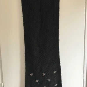 Halsduk  - Halsduk med snygga detaljer. Fint skick och perfekt för vintern