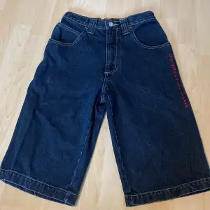 Mörkblåa Jorts i bra skick Midjemått:33 Längd:60