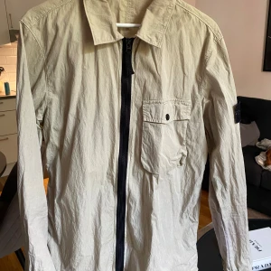Stone island, Overshirt  - Stone island Overshirt i storlek L, den är använd men i övrigt bra skick.