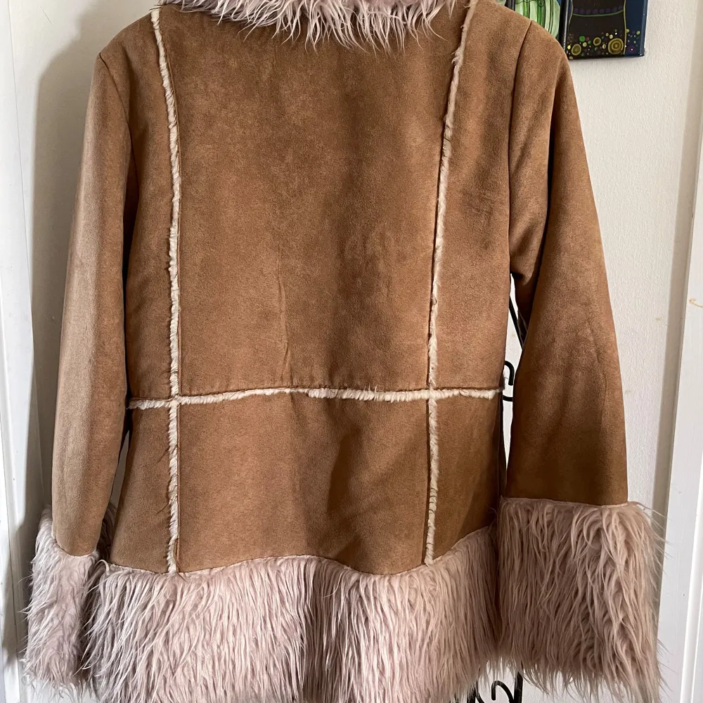 Afghanpäls!! Beige/brun med vit päls. Vintage och supersöt, passar XS-L.. Jackor.