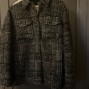Höstkappa från isabel marant - Snygg o höstig kort kappa från isabel marant etoile, köptes ca 3000kr💞💕