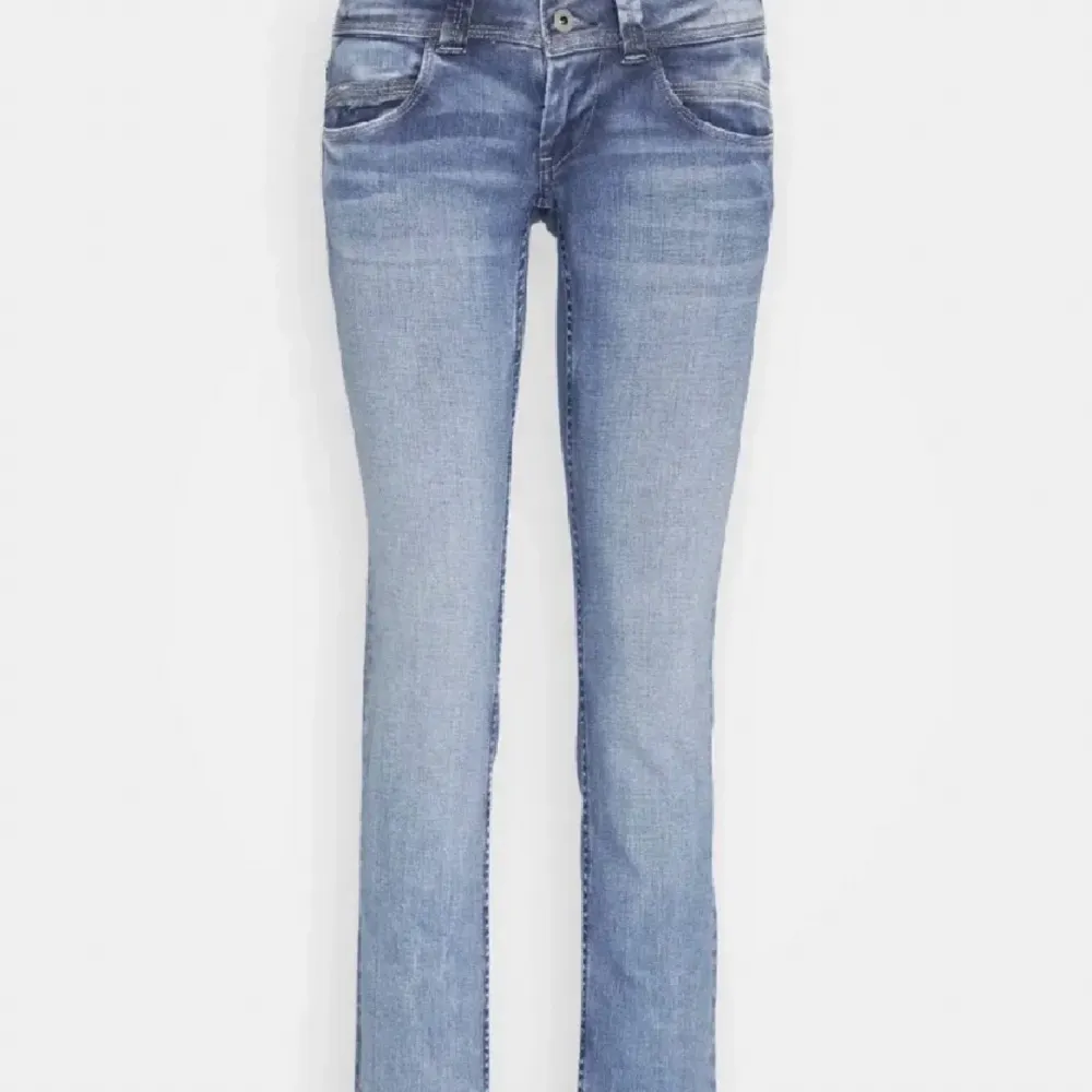 Rökfritt & djurfritt hem, supersöta lågmidjade bootcut jeans från pepe! Innerben: 83 cm, midja: 39 cm. Jeans & Byxor.