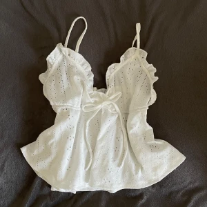 Linne - Spetslinne med rosett, jättefint skick