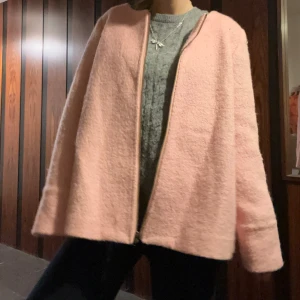 Ganni kappa🩷🩷🩷 - Såååå fin kappa från ganni🩷🌟