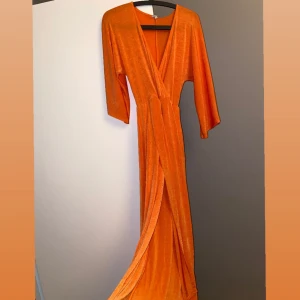 Klänning från NLY Trend - Strl M, aldrig använd. Köparen står för frakt. 