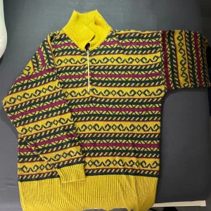 Mönstrad tjocktröja - En mysig tjocktröja till hösten!! Lite tunnare material men ändå varm, och kan användas även som klänning