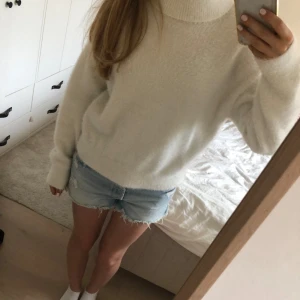 Stickad tröja  - Jätte söt stickad tröja med hög krage🩷