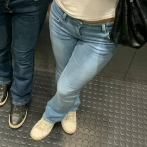 Low Waist jeans  - Dessa är använda Max 3 gånger ifrån Bershka i storlek 32, går inte att köpa längre 💕