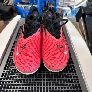 Nike phantom gx elite  - Nike fotbollsskor, använda en gång. Passade tyvärr inte. Strl 39