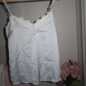 Spetslinne ljusblått - Ljusblått spetslinne