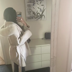 Kappa - Jag säljer kappan eftersom att den inte kommer till användning mer. Den är i bra skick använt fåtal gånger. Storlek xs. Men passar även s