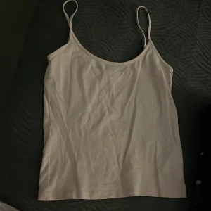 Rosa basic linne från Gina - Säljer ett rosa basic linne i storlek S. Använd en gång🩷