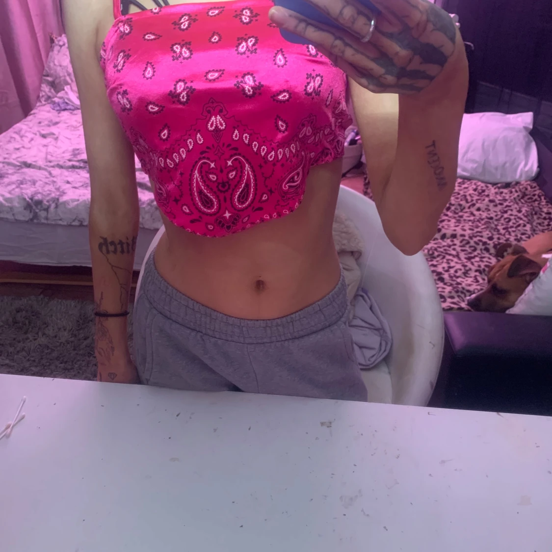 Rosa bandana-mönstrad topp från FB Sister