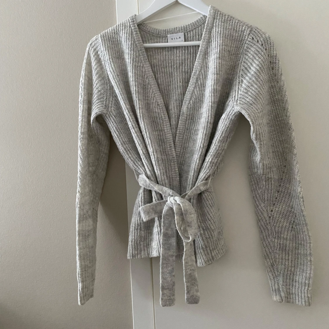 Kofta med knytning i midjan  - 4