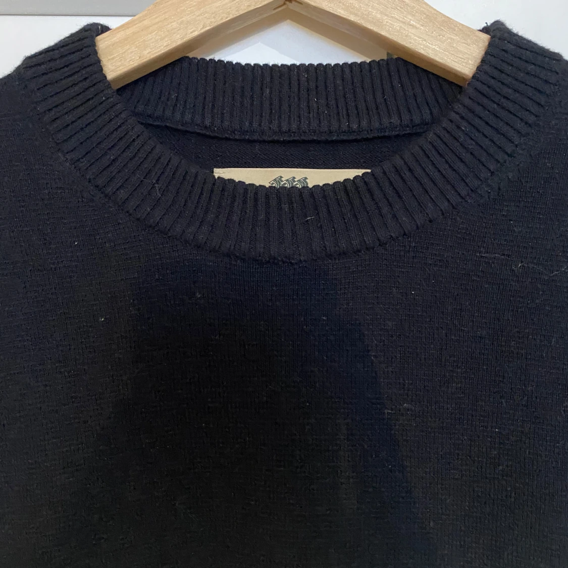 Stickad svart tröja från Bertoni - 2