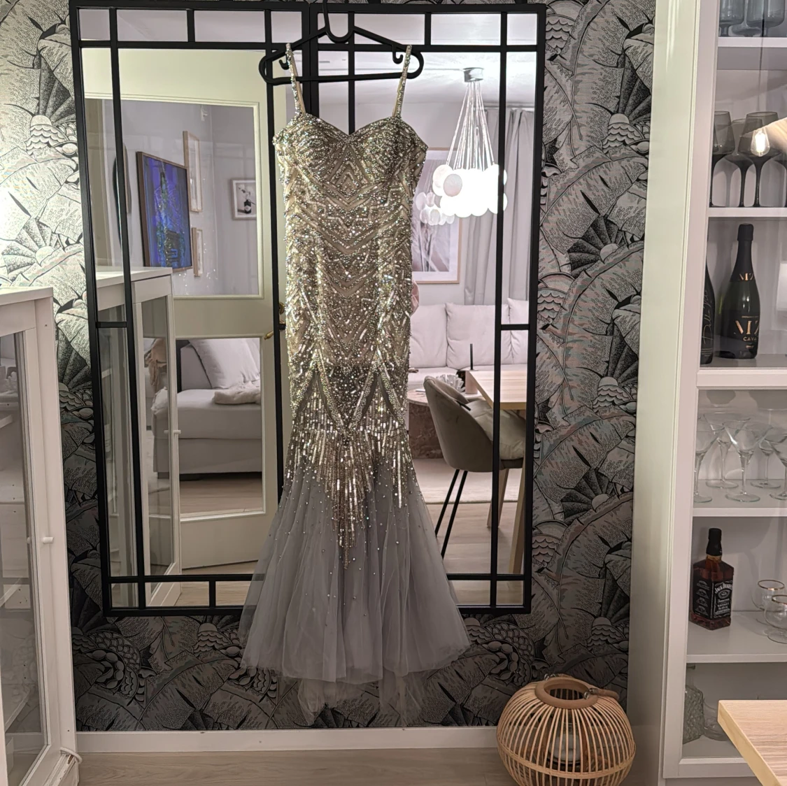 Glittrig långklänning med paljetter från SARAFIA