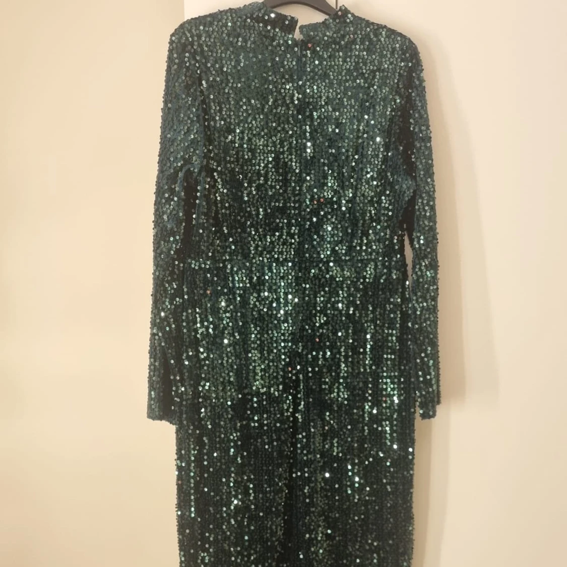 Grön glittrig långklänning
