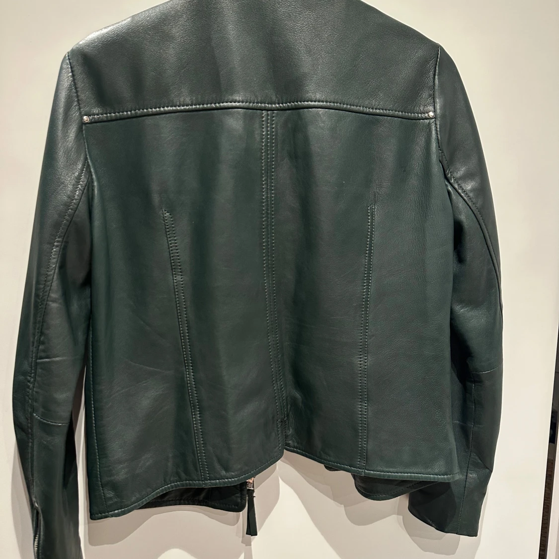 Grön skinnjacka från Mango - 2