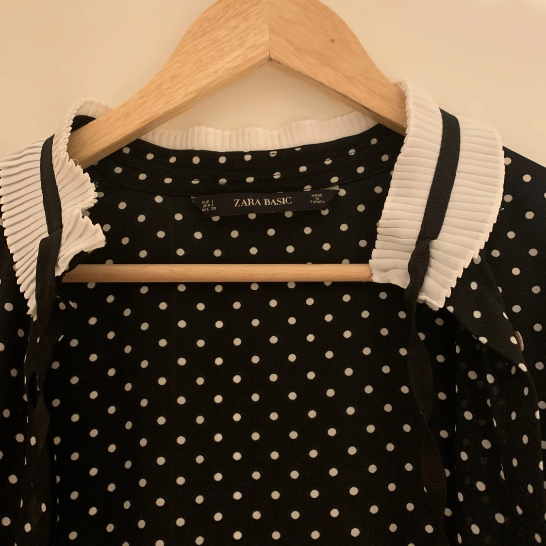 Svart prickig blus från Zara Basic - 2