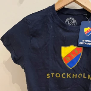 Djurgårdens T-shirt  - Super snygg kort tajt djurgårds tshirt🔥⭐️ sitter så snygg med dif print❤️