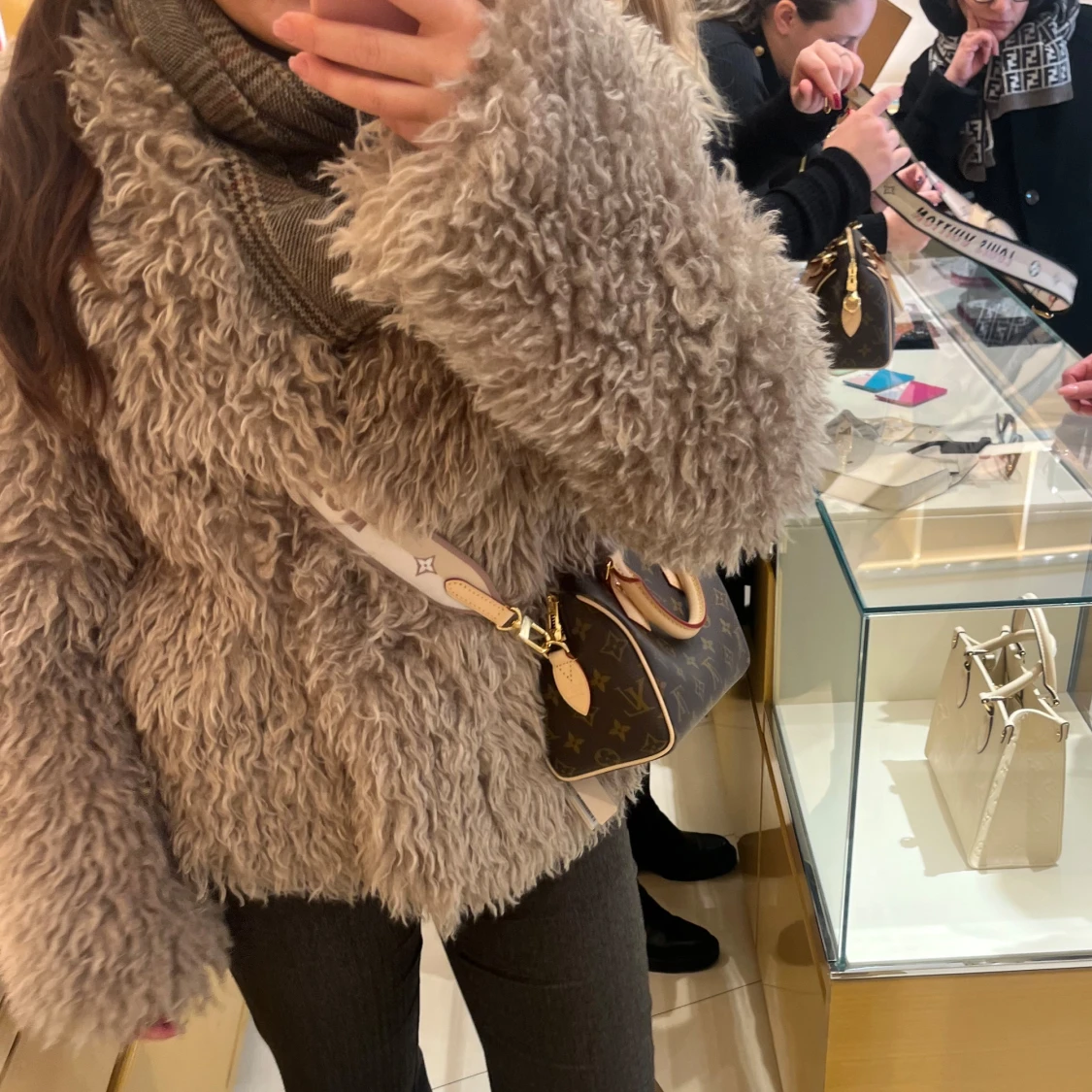 Beige pälsjacka  - 3