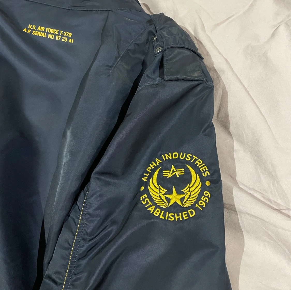 Svart bomberjacka från Alpha Industries - 4