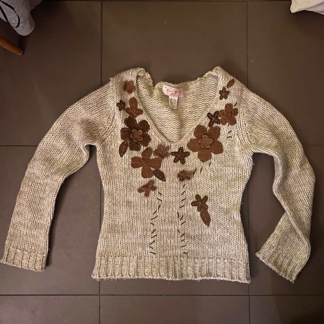 Beige stickad tröja från René Derby