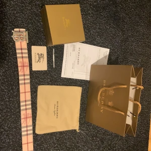 Burberry bälte - Fett burberry bälte nästan nytt inga skador pris kan diskuteras
