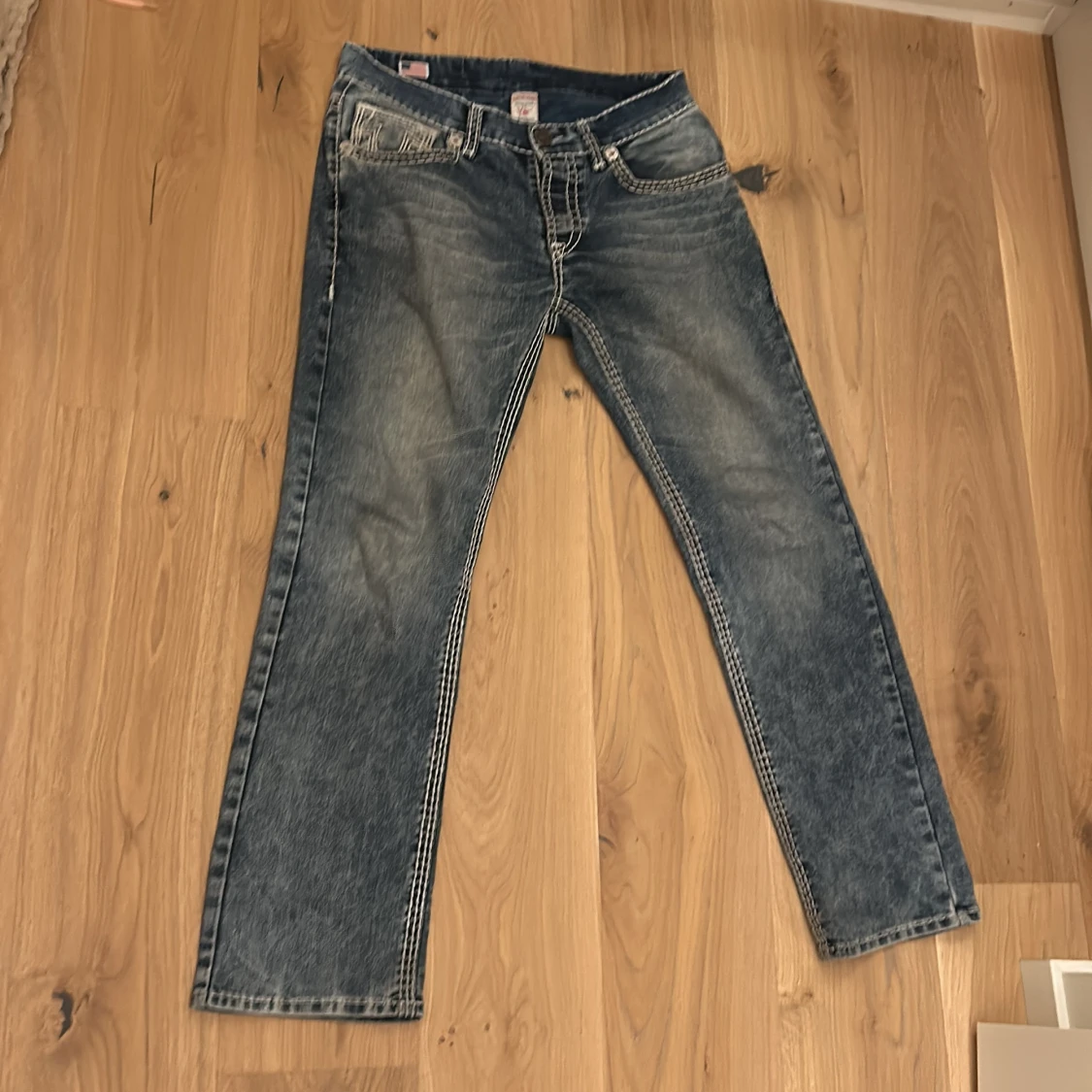 Blå jeans från True Religion - 1