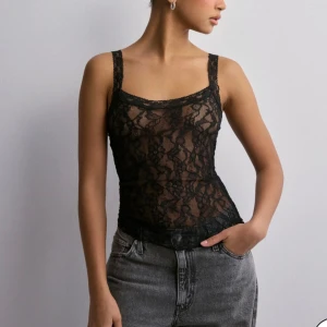 Svart spetslinne från Nelly - Assnyggt spetslinne från Nelly strl XS 🩵