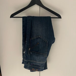 Mörkblå dondup jeans - Riktigt schyssta dondup jeans | Storlek 34 men sitter mer som 33 | Bra skick | Hör av er vid minsta lilla fundering🤝