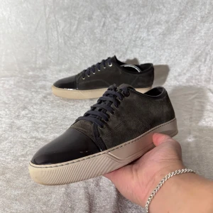 Lanvin skor - Säljer nu dessa riktigt feta lavin skor i fint skick, perfekt nu till hösten🍂🌇 | Passform: Storlek 42 | Kan mötas i Stockholm! | PRIS KAN DISKUTERAS! | Hör av dig vid minsta fundering eller behov av mer bilder👊🏼😊