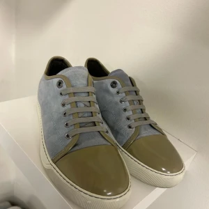 Lanvin Captoe sneakers 42 - Min lillebrors skor som är i fint skick 8/10. (Nypris ca 5000) självklart är dom äkta😊 skriv om du har några frågor❤️
