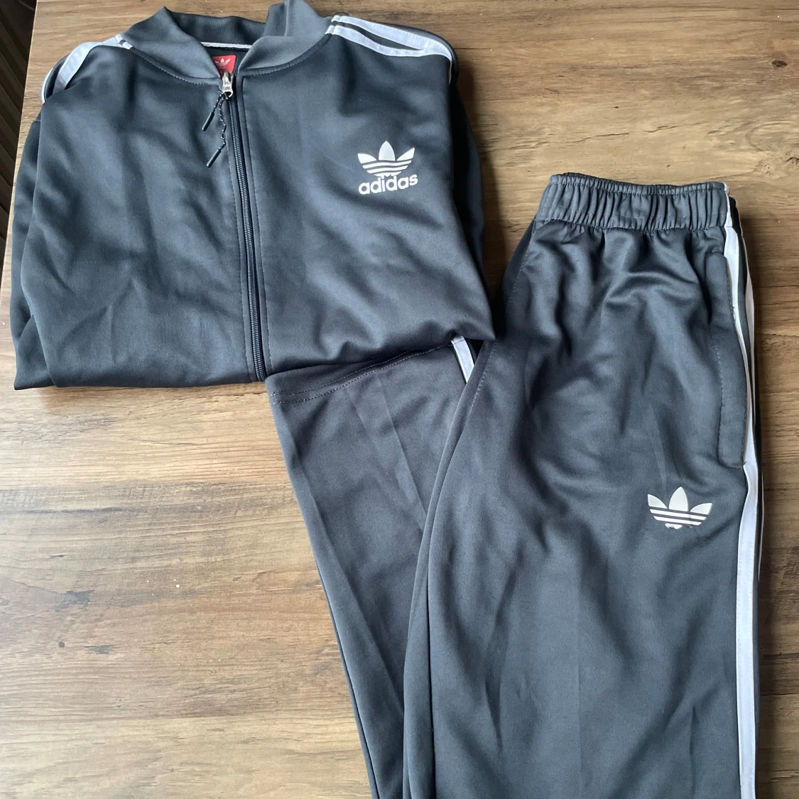 Blågrått träningsset från Adidas