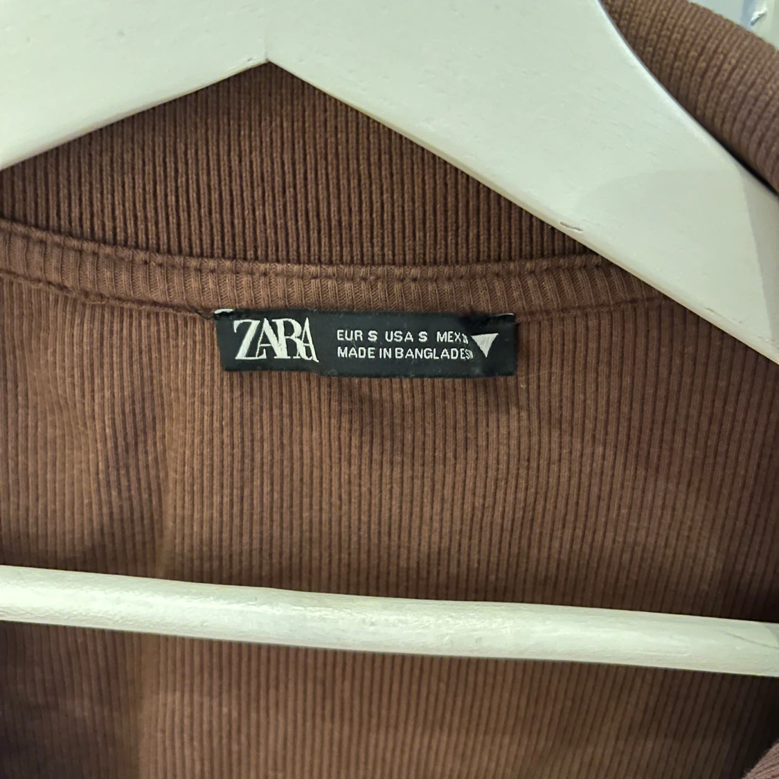 Croppad brun topp från Zara - 1