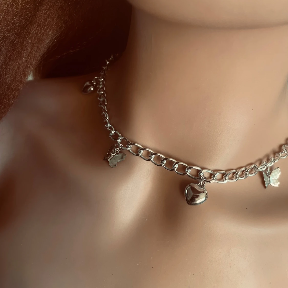 Made by prisförslag- halsband hjärta fjärilar  - 1