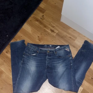 Replay jeans  - Säljer nu ett par riktig sköna replay jeans som inte kommer till användning längre 