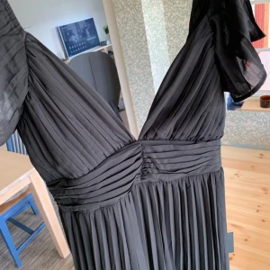 Balklänning - Balklänning från lulus. Använd 1 gång och i väldigt fint skick! Älskade denna och hoppas den kommer till användning för någon annan nu!🥰❤️
