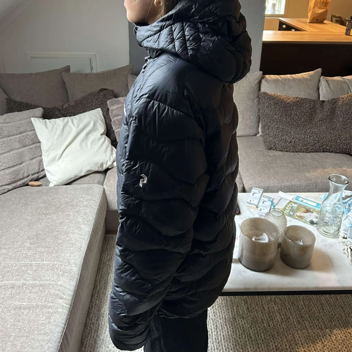 Marinblå dunjacka från Peak Performance