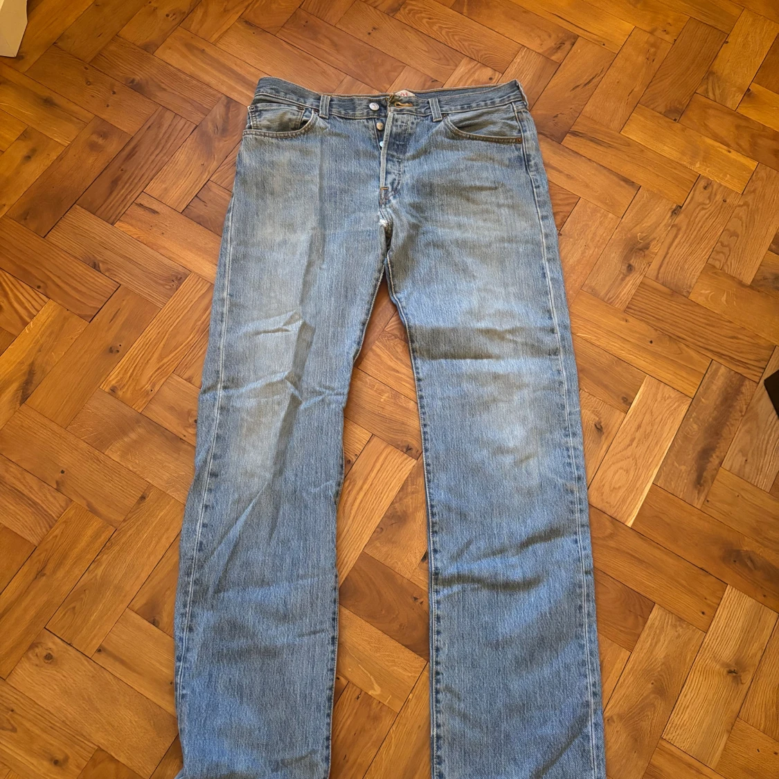 Levi's 501 jeans i ljusblå denim vintage