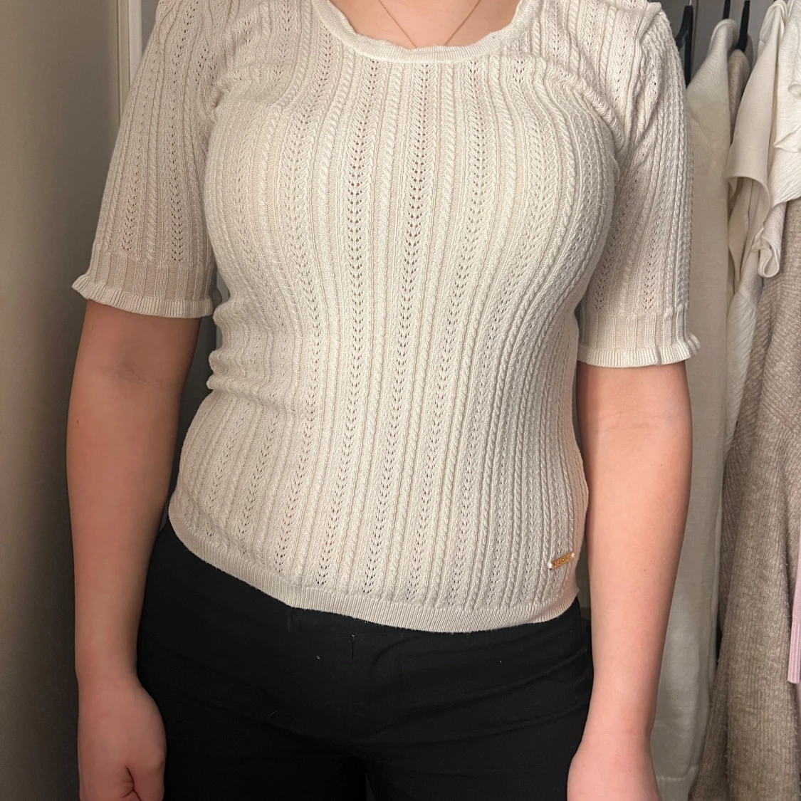 Vit ribbad topp
