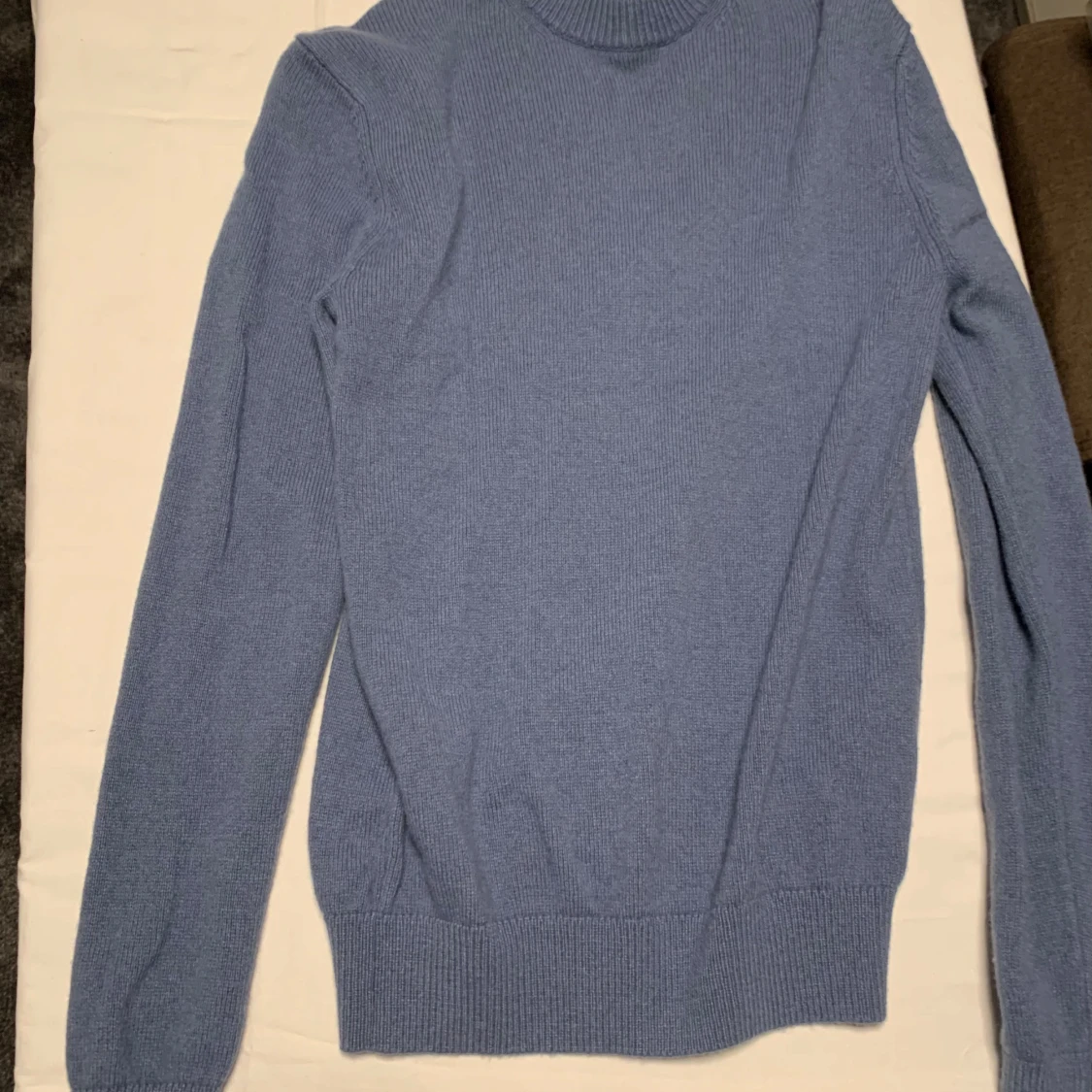 Blå stickad tröja från Mango - 1