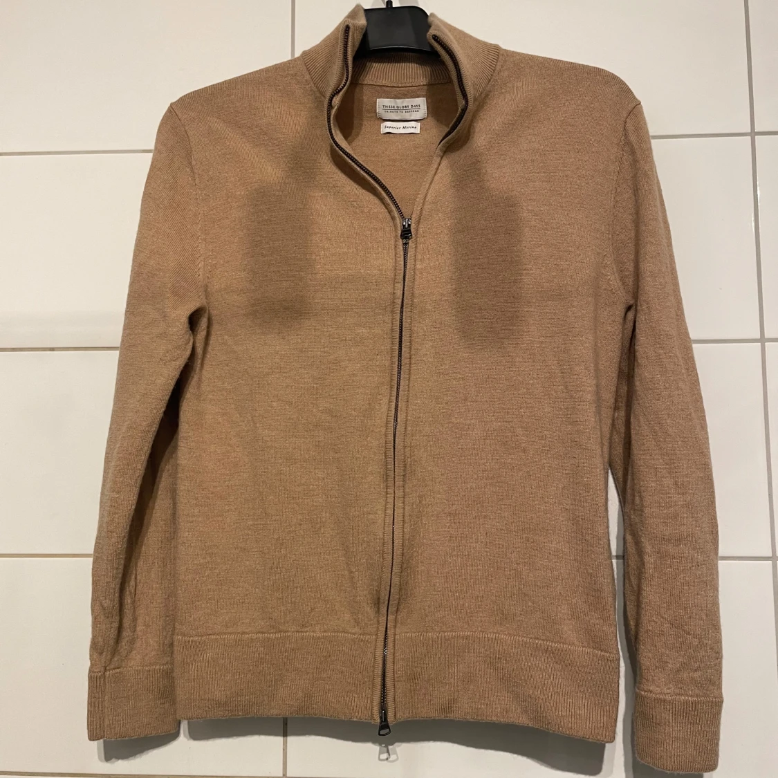 Beige merinoulltröja från These Glory Days - 1