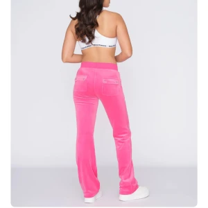 Rosa juicy set - skriv för andra  bilder o info, knappt använt. 550kr/st eller 1200 för hela setet. Priset går att diskutera.